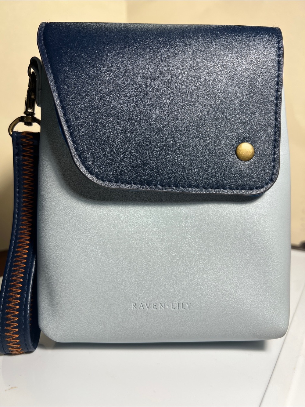 Raven + Lily for American Airlines Travel Amenity Pouch / Wristlet